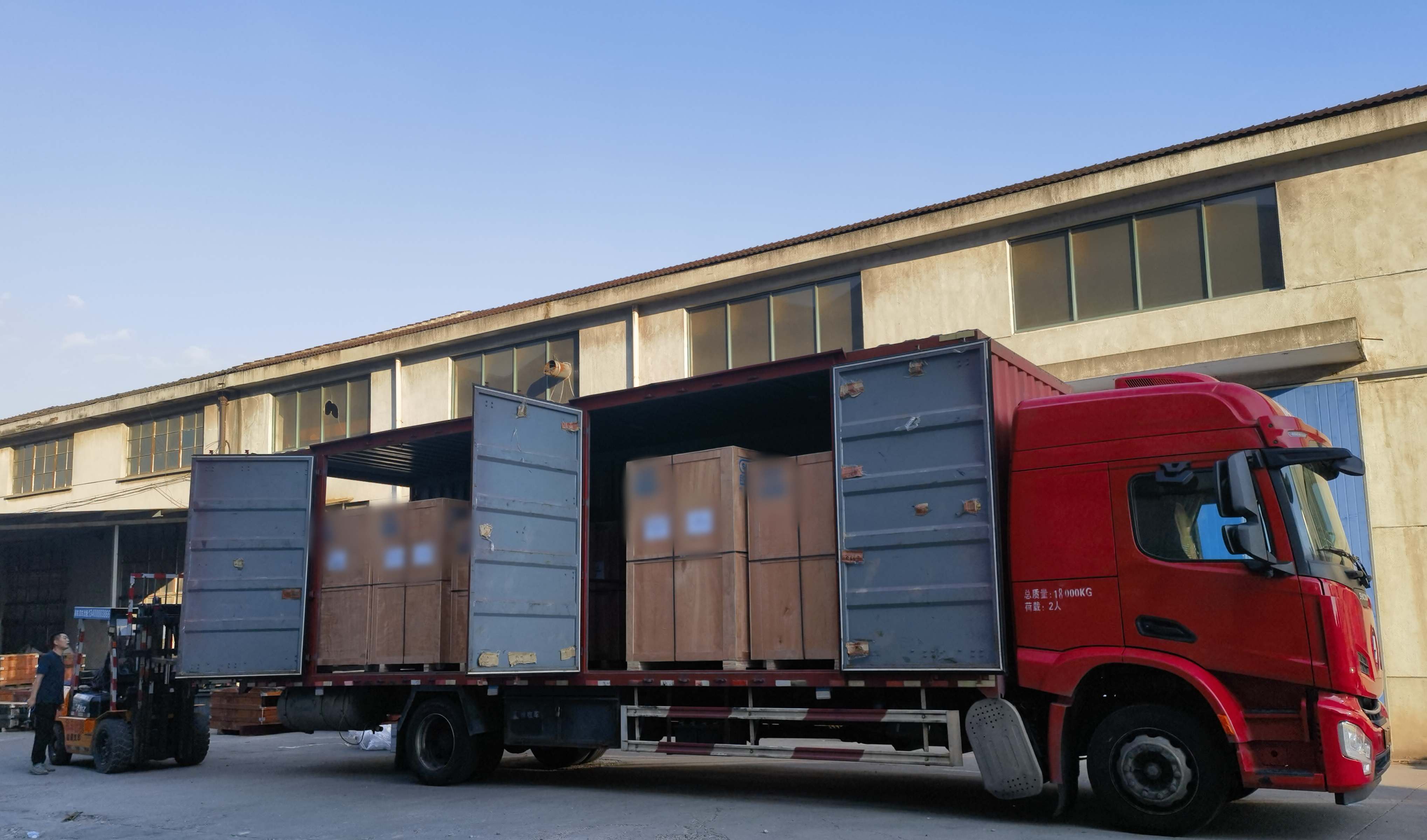 無錫中瑞制氮機持續裝柜出口中